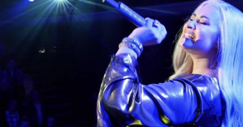 Combien de scènes Demi Lovato a-t-il dans le film Eurovision sur Netflix ?