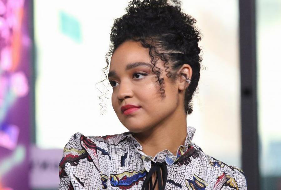 Il s’avère qu’Aisha Dee est d’accord avec les fans sur la relation « hors caractère » de Kat Il s’avère qu’Aisha Dee est d’accord avec les fans sur la relation « hors caractère » de Kat