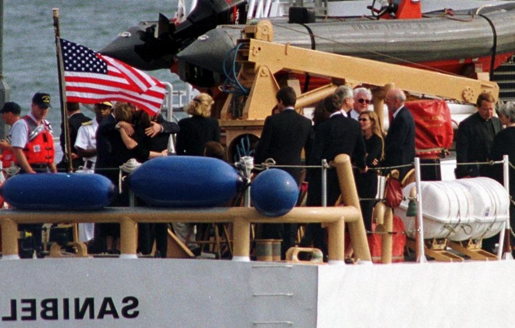 Où se trouve le dernier lieu de repos de John F. Kennedy Jr. , Carolyn-Bessette Kennedy et Lauren Bessette ?
