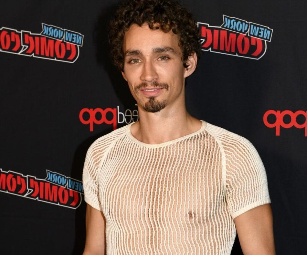 Pourquoi Robert Sheehan voulait que Klaus se sente « un peu additionally triste » dans la saison 2 de « The Umbrella Academy »