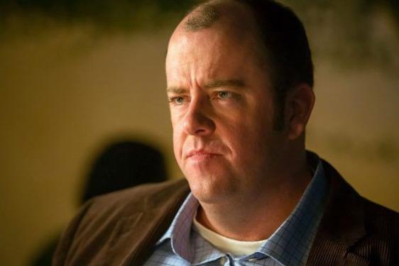3 Performances qui prouvent que Chris Sullivan mérite tous les prix