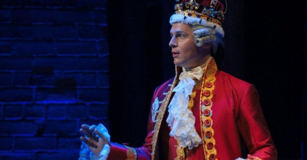 Les fans de Hamilton n’arrêtent pas de parler de Jonathan Groff se crachant sur lui-même Les fans de Hamilton n’arrêtent pas de parler de Jonathan Groff se crachant sur lui-même