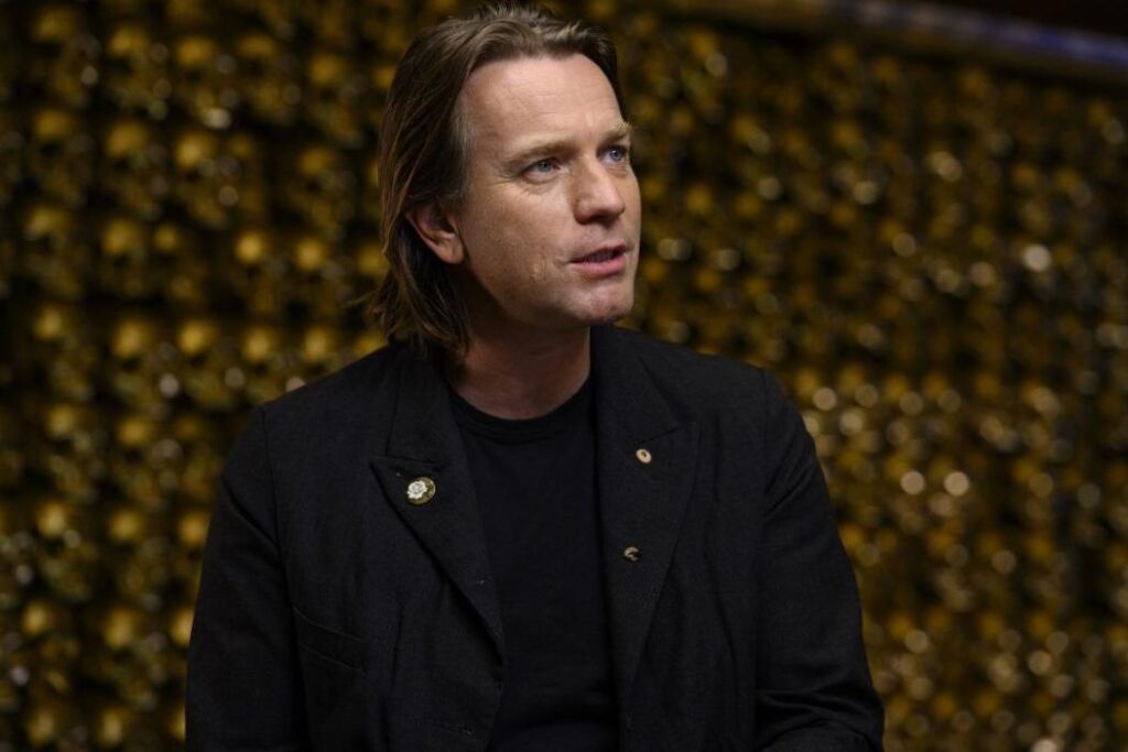 Pourquoi les gens sont-ils si obsédés par la barbe d’Ewan McGregor ? Pourquoi les gens sont-ils si obsédés par la barbe d’Ewan McGregor ?