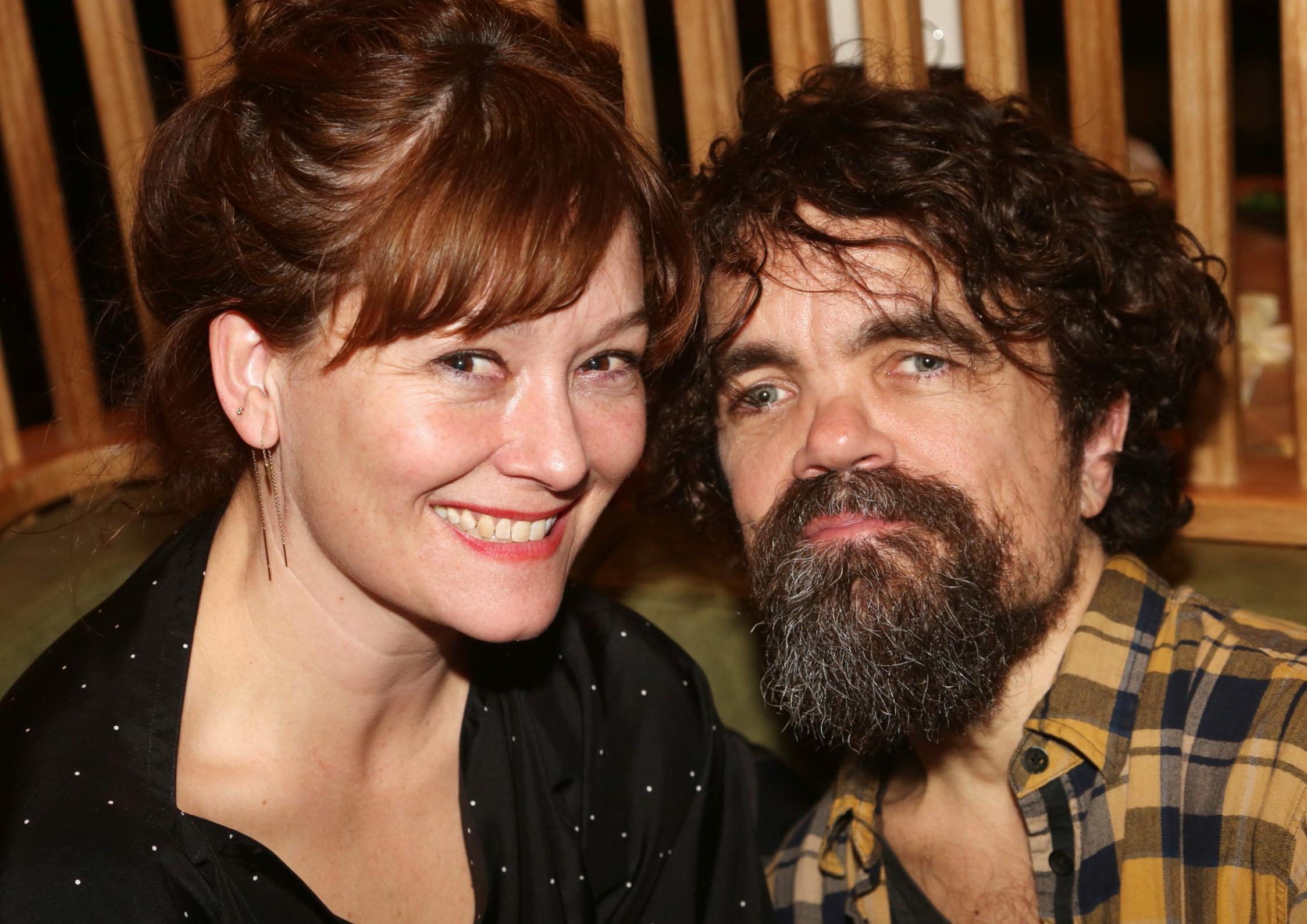Dans le mariage amoureux de Peter Dinklage et Erica Schmidt Dans le mariage amoureux de Peter Dinklage et Erica Schmidt