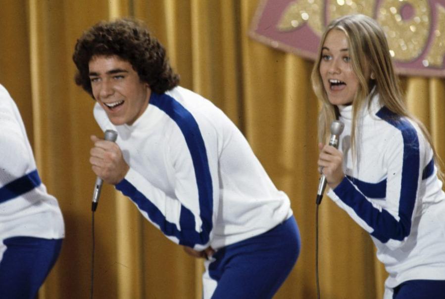 Cette scène de « Brady Bunch » avec Greg et Marcia avait besoin d’être rebloquée parce qu’ils se « convoitaient l’un l’autre » Cette scène de « Brady Bunch » avec Greg et Marcia avait besoin d’être rebloquée parce qu’ils se « convoitaient l’un l’autre »
