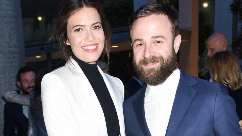 Mandy Moore est-elle enceinte ? La star de «This Is Us» partage de belles photos de bébé avec son mari Taylor Goldsmith le leading jour du tournage Mandy Moore est-elle enceinte ? La star de «This Is Us» partage de belles photos de bébé avec son mari Taylor Goldsmith le leading jour du tournage