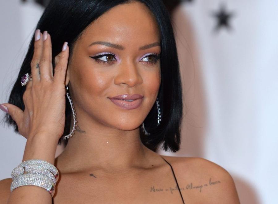 Comment Carlos Santana a réagi lorsque Rihanna a échantillonné 1 de ses tubes n ° 1 Comment Carlos Santana a réagi lorsque Rihanna a échantillonné 1 de ses tubes n ° 1