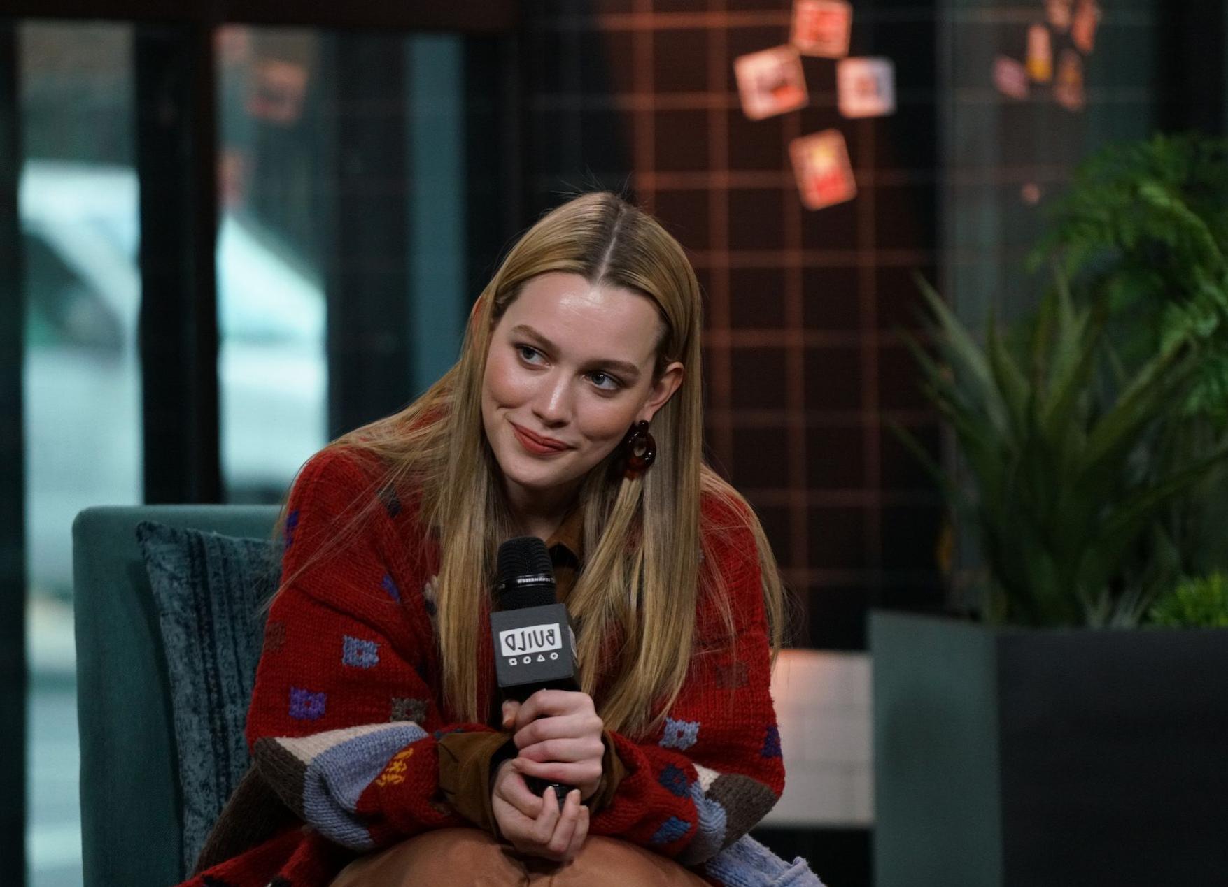 Victoria Pedretti est très protectrice de sa vie privée pour une raison «Je veux qu’ils en sachent moins» Victoria Pedretti est très protectrice de sa vie privée pour une raison «Je veux qu’ils en sachent moins»