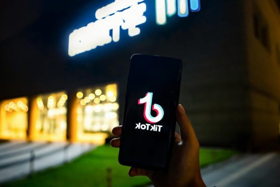 Quelle est la valeur nette de Viral TikTok Star Bella Poarch ?