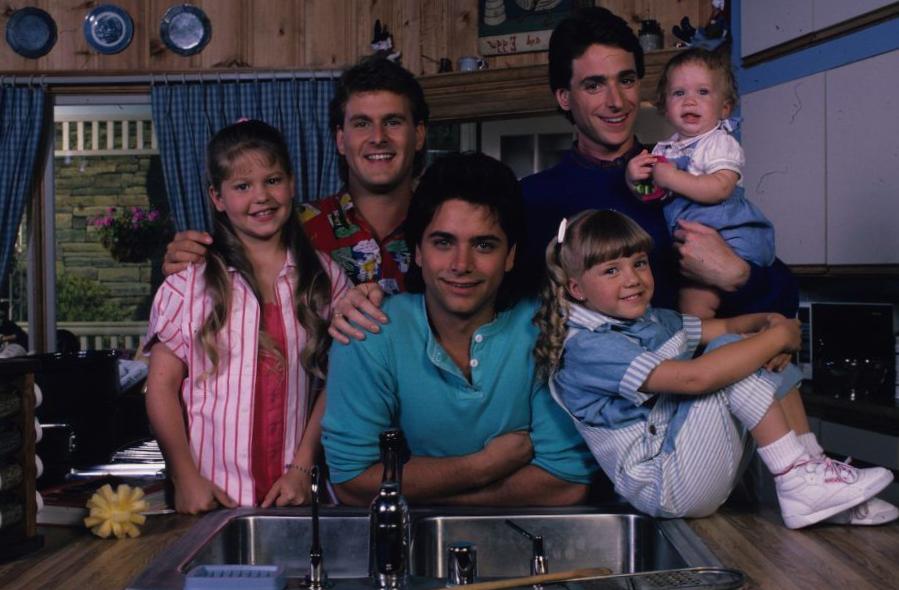 Oui, l’acteur derrière Stephanie Tanner s’est en fait cassé la jambe pendant ‘Fuller House’ Oui, l’acteur derrière Stephanie Tanner s’est en fait cassé la jambe pendant ‘Fuller House’