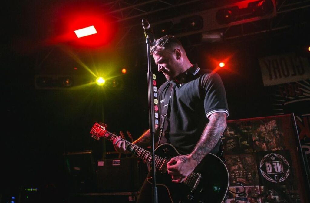 Quel membre du groupe de filles vient d’épouser l’ex-mari de Hayley Williams, Chad Gilbert – et pourquoi certains admirers sont-ils concernés ? Quel membre du groupe de filles vient d’épouser l’ex-mari de Hayley Williams, Chad Gilbert – et pourquoi certains admirers sont-ils concernés ?