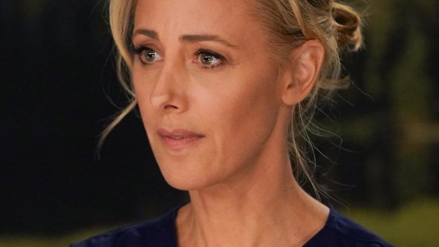 Est-ce que Teddy Altman se retrouvera avec Owen Hunt ou Tom Koracick ? Kim Raver fait allusion à ce qui se passe lorsque son personnage choisit sa personne Est-ce que Teddy Altman se retrouvera avec Owen Hunt ou Tom Koracick ? Kim Raver fait allusion à ce qui se passe lorsque son personnage choisit sa personne