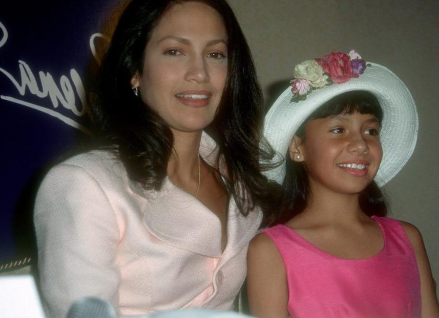 Jennifer Lopez a-t-elle chanté dans ses performances dans le film «Selena» ? Jennifer Lopez a-t-elle chanté dans ses performances dans le film «Selena» ?