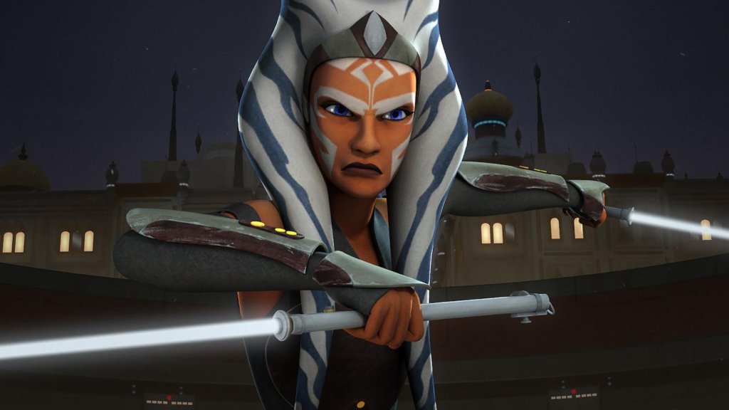 L’évolution des sabres laser d’Ahsoka Tano Des sabres laser blancs dans ‘The Mandalorian’ au vert et bleu dans ‘The Clone Wars’ L’évolution des sabres laser d’Ahsoka Tano Des sabres laser blancs dans ‘The Mandalorian’ au vert et bleu dans ‘The Clone Wars’