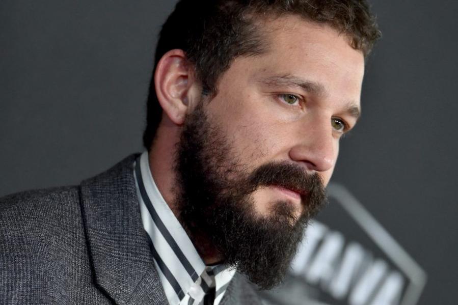 Shia LaBeouf « s’est nue et a continué à voir ce hibou » pendant le tournage sur LSD Shia LaBeouf « s’est nue et a continué à voir ce hibou » pendant le tournage sur LSD