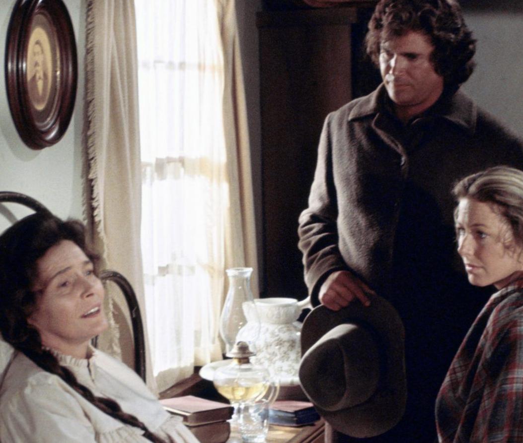 La triste raison Melissa Gilbert et Patricia Neal connectés sur le plateau La triste raison Melissa Gilbert et Patricia Neal connectés sur le plateau
