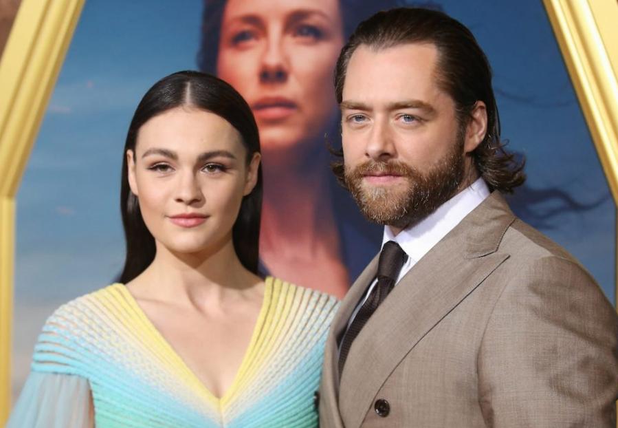 Sophie Skelton partage un cri d’anniversaire hilarant à son mari à l’écran, Richard Rankin Sophie Skelton partage un cri d’anniversaire hilarant à son mari à l’écran, Richard Rankin