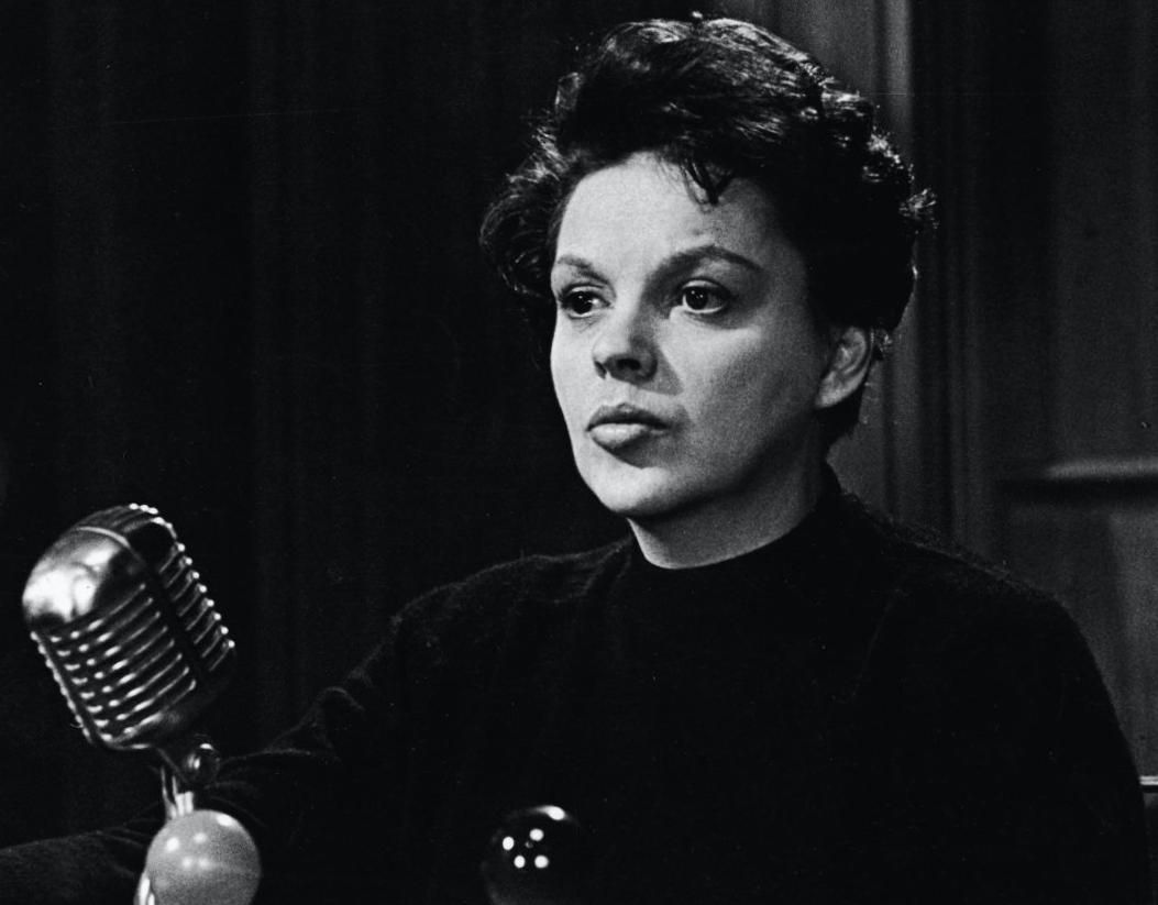 Judy Garland a reçu des pilules amaigrissantes à foundation d’amphétamine de son studio Judy Garland a reçu des pilules amaigrissantes à foundation d’amphétamine de son studio