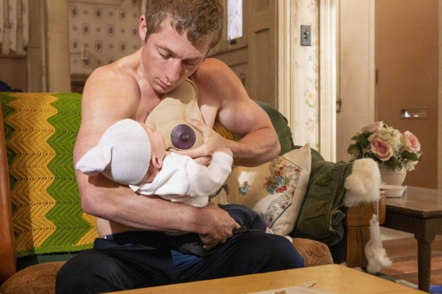 Jeremy Allen White a admis la raison « vraiment boiteuse » pour laquelle Lip Gallagher a ce tatouage en triangle Jeremy Allen White a admis la raison « vraiment boiteuse » pour laquelle Lip Gallagher a ce tatouage en triangle