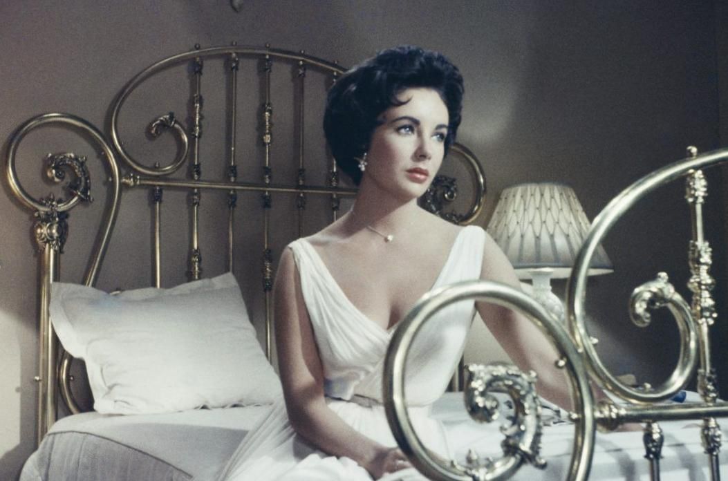 Elizabeth Taylor a épousé Richard Burton deux fois mais a évité ses funérailles Elizabeth Taylor a épousé Richard Burton deux fois mais a évité ses funérailles