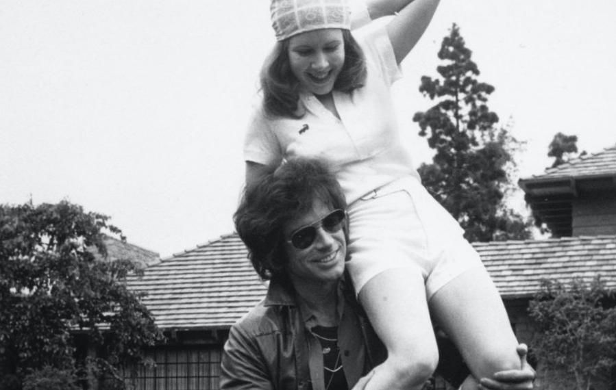 Carrie Fisher a déclaré que Warren Beatty l’avait proposée pour le sexe « 4 fois » à l’âge de 17 ans Carrie Fisher a déclaré que Warren Beatty l’avait proposée pour le sexe « 4 fois » à l’âge de 17 ans