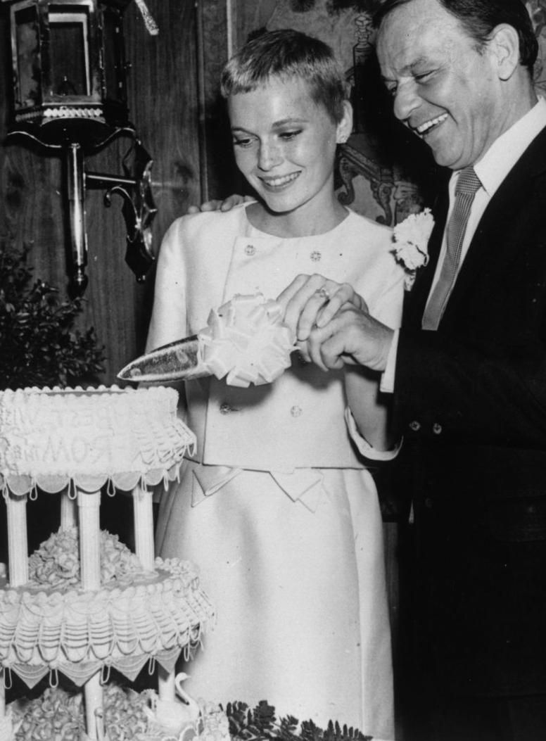 Pourquoi Frank Sinatra et Mia Farrow ont-ils divorcé ? Pourquoi Frank Sinatra et Mia Farrow ont-ils divorcé ?