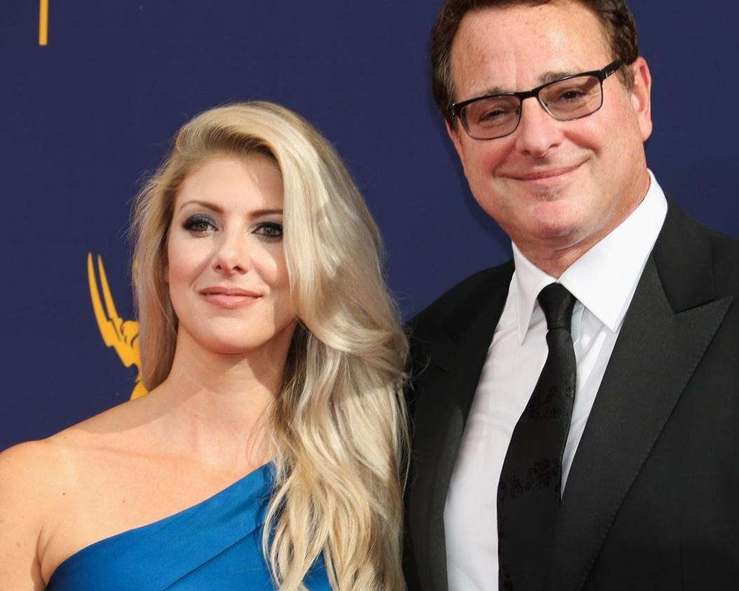 Quel est l’âge de l’épouse de Bob Saget ? Kelly Rizzo hésitait à sortir avec la star de « Complete Dwelling »