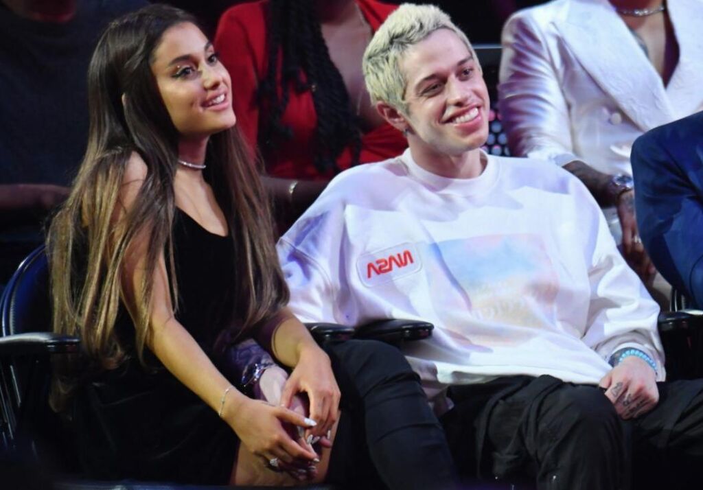 Pourquoi Ariana Grande a jadis qualifié sa romance avec Pete Davidson de « hautement irréaliste » Pourquoi Ariana Grande a jadis qualifié sa romance avec Pete Davidson de « hautement irréaliste »