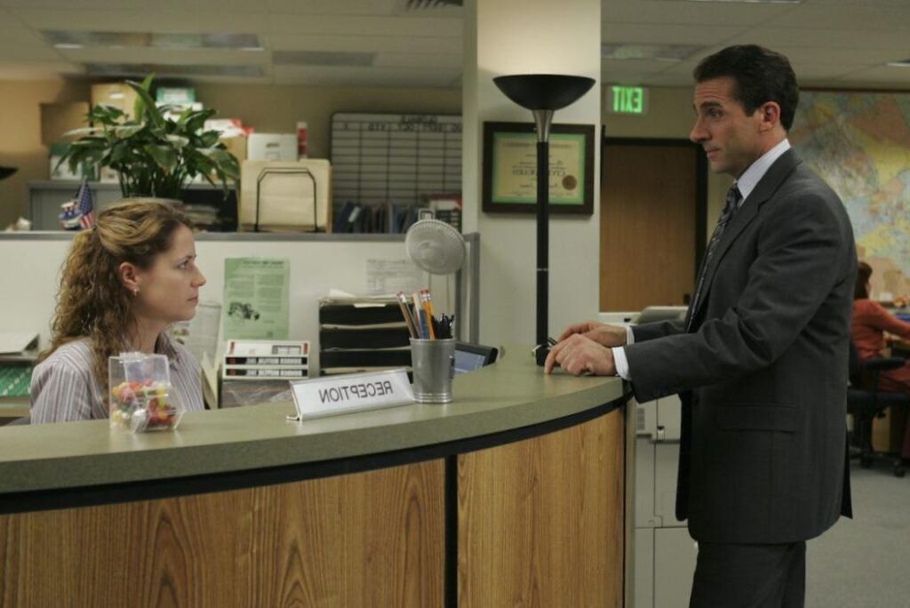 « Le bureau » a laissé entendre que Michael Scott sortirait éventuellement avec la mère de Pam « Le bureau » a laissé entendre que Michael Scott sortirait éventuellement avec la mère de Pam
