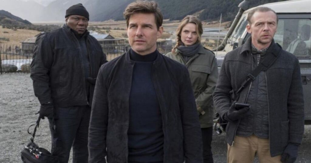 Tom Cruise, Simon Pegg et Rebecca Ferguson de Impossible 7 câlins sur le plateau