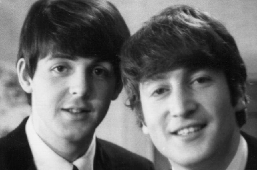 John Lennon et Paul McCartney ont traité cette rock star différemment John Lennon et Paul McCartney ont traité cette rock star différemment