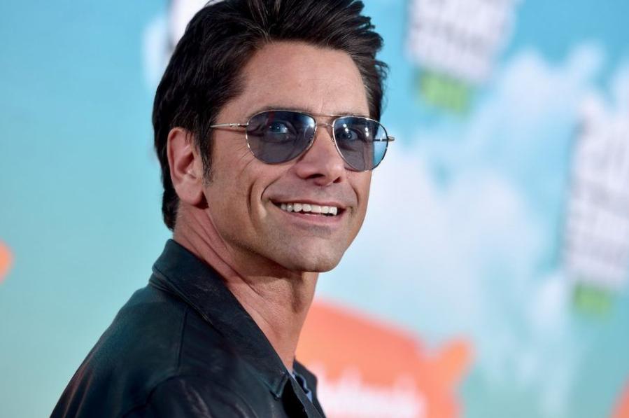 Quelle est la hauteur de John Stamos ? Quelle est la hauteur de John Stamos ?