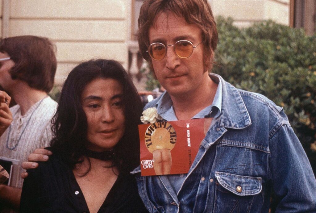 Voir John Lennon, Tittenhurst Park Home de Yoko Ono dans la vidéo « Isolation » Voir John Lennon, Tittenhurst Park Home de Yoko Ono dans la vidéo « Isolation »