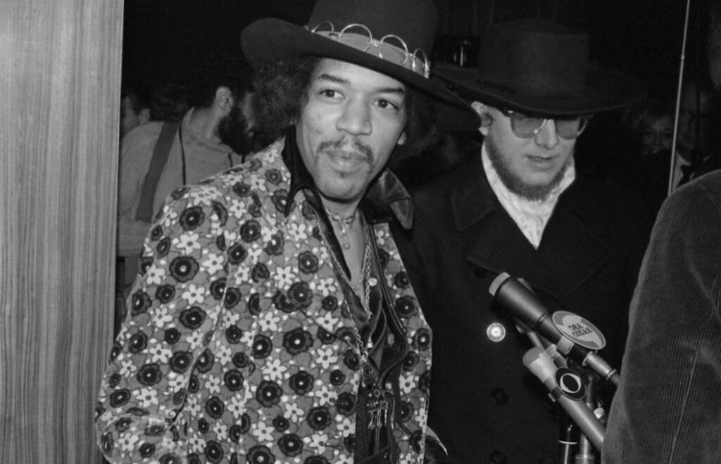 Quand Jimi Hendrix a offert des commentaires à John Bonham de Led Zeppelin sur sa batterie Quand Jimi Hendrix a offert des commentaires à John Bonham de Led Zeppelin sur sa batterie