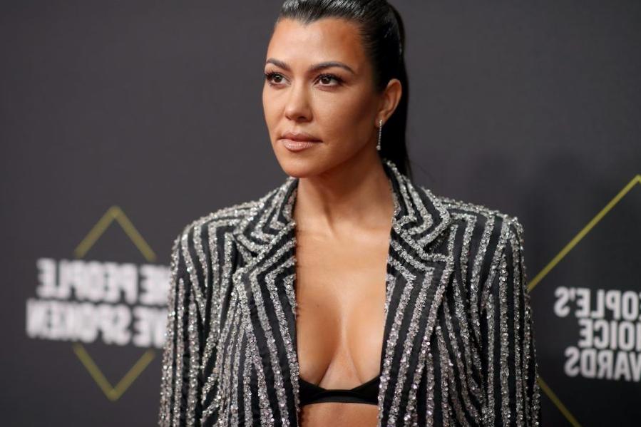 Le petit ami de Kourtney Kardashian, Travis Barker, a été attiré par sa sœur Le petit ami de Kourtney Kardashian, Travis Barker, a été attiré par sa sœur