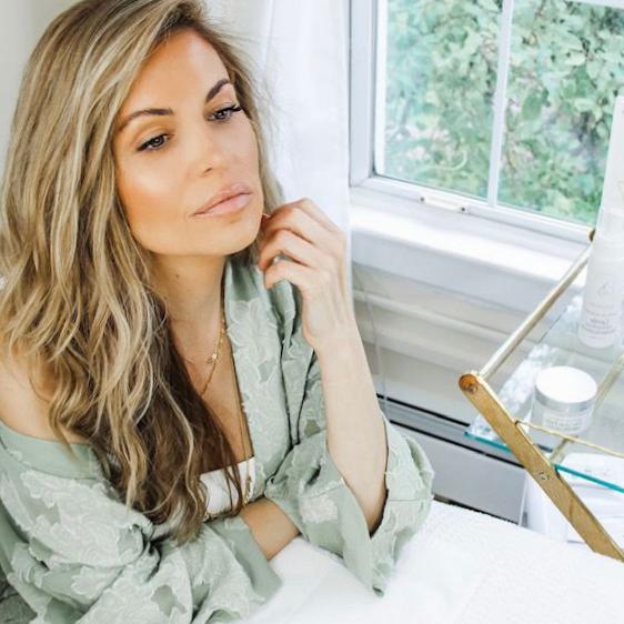 Nicole Caroline, experte en beauté des célébrités, nous parle du glaçage de la peau Nicole Caroline, experte en beauté des célébrités, nous parle du glaçage de la peau