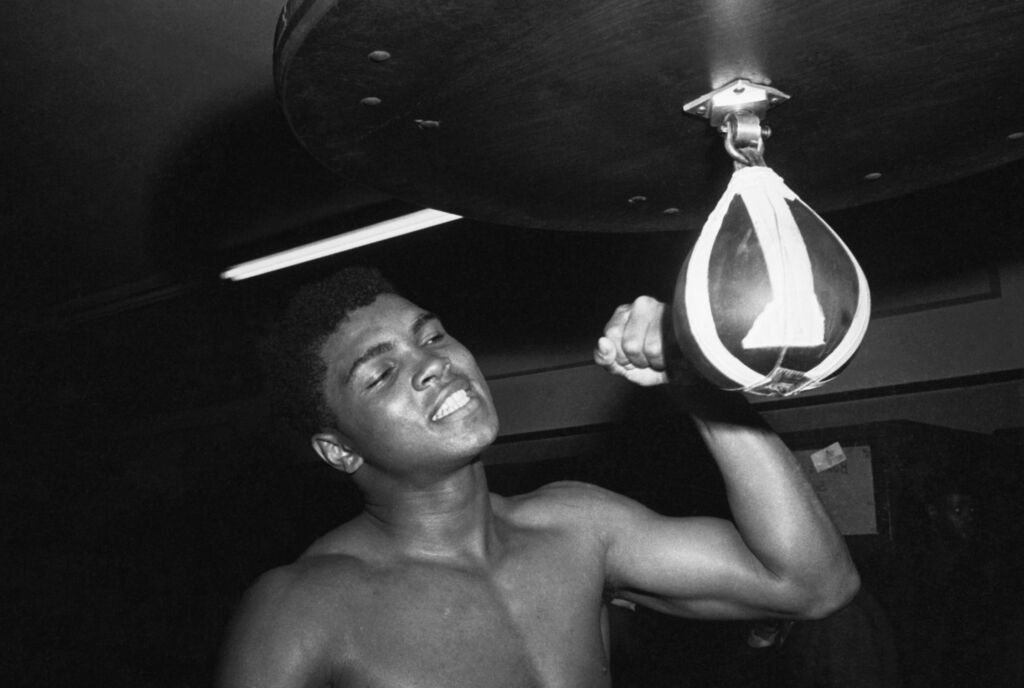La regime d’entraînement de Muhammad Ali comprenait la coupe de bois et le jus de fruits