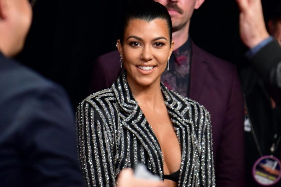 Pourquoi Kourtney Kardashian ne se soucie pas du passé de Travis Barker avec sœur Kim Pourquoi Kourtney Kardashian ne se soucie pas du passé de Travis Barker avec sœur Kim