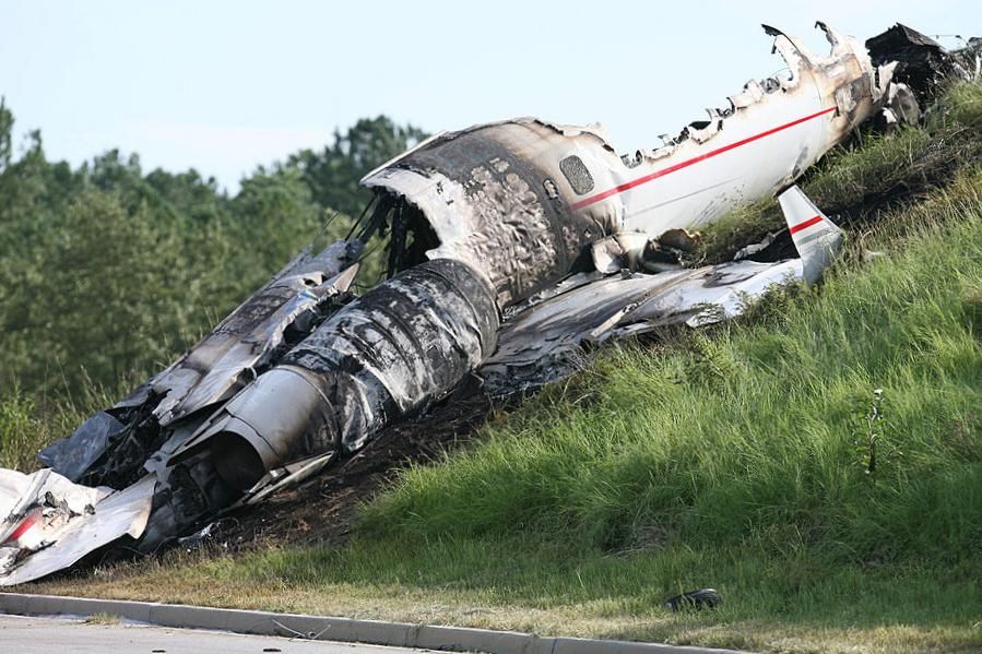 Travis Barker a dû réapprendre à marcher après un horrible incident d’avion qui a fait 4 morts Travis Barker a dû réapprendre à marcher après un horrible incident d’avion qui a fait 4 morts