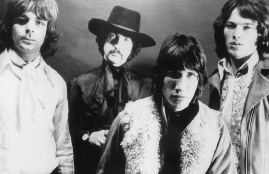 Le cascadeur de Pink Floyd a accidentellement allumé sa moustache en feu pour la couverture de l’album « Would like You Ended up Right here » Le cascadeur de Pink Floyd a accidentellement allumé sa moustache en feu pour la couverture de l’album « Would like You Ended up Right here »
