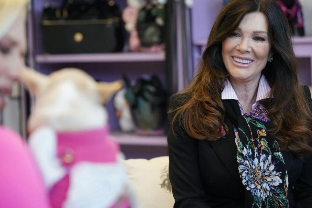 Lisa Vanderpump est toujours « passionnée par les chiens et pas folle des chiennes » (exclusif) Lisa Vanderpump est toujours « passionnée par les chiens et pas folle des chiennes » (exclusif)