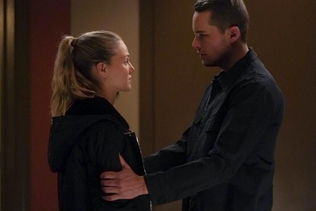 ‘Chicago P. D. ’ Les followers le perdront si Jay et Hailey se marient avant Kim et Adam ‘Chicago P. D. ’ Les followers le perdront si Jay et Hailey se marient avant Kim et Adam