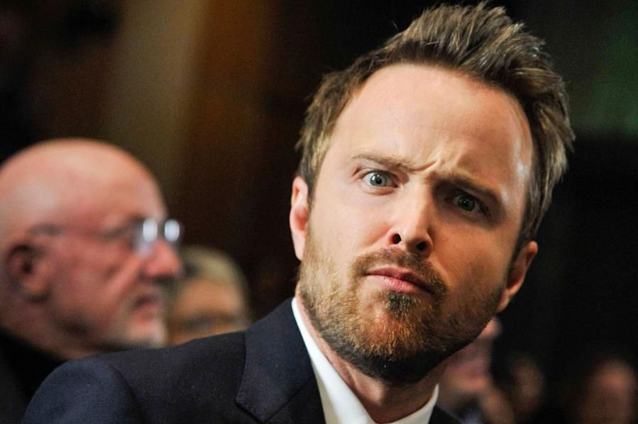 Aaron Paul, star de « Breaking Terrible », a demandé une fois à sa grand-mère de fermer les yeux pendant cette scène « powerful »