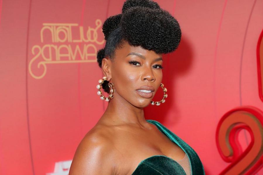 La scène de vol ‘P-Valley’ de Brandee Evans lui est arrivée dans la vraie vie La scène de vol ‘P-Valley’ de Brandee Evans lui est arrivée dans la vraie vie