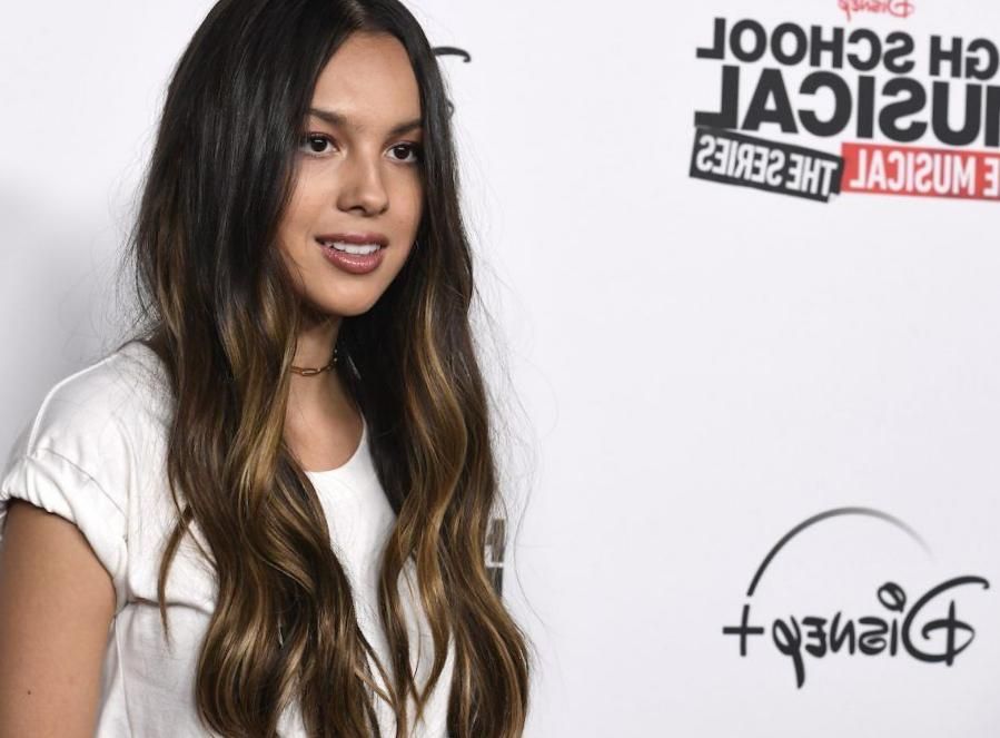 Olivia Rodrigo révèle qu’elle a écrit des chansons de rupture avant même d’en passer une