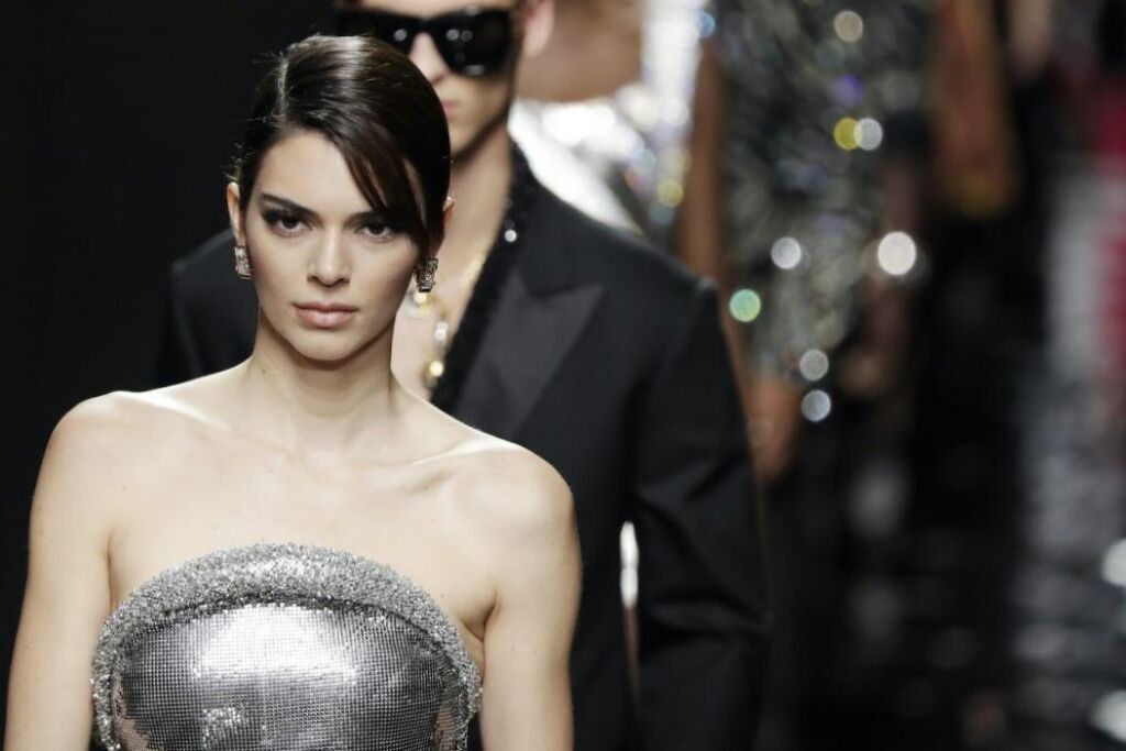 La carrière de mannequin de Kendall Jenner est la quintessence du privilège, disent les followers La carrière de mannequin de Kendall Jenner est la quintessence du privilège, disent les followers