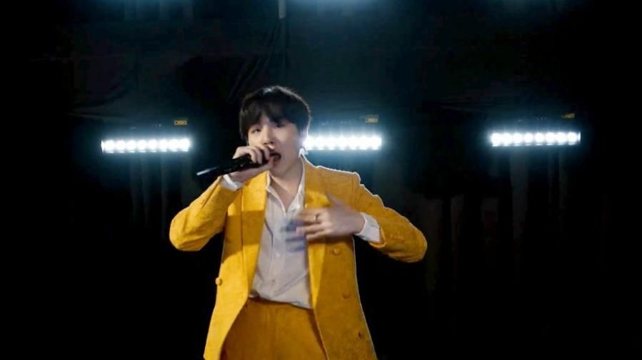 Suga de BTS révèle comment la musique avec laquelle il a grandi encourage son écriture de chansons aujourd’hui Suga de BTS révèle comment la musique avec laquelle il a grandi encourage son écriture de chansons aujourd’hui