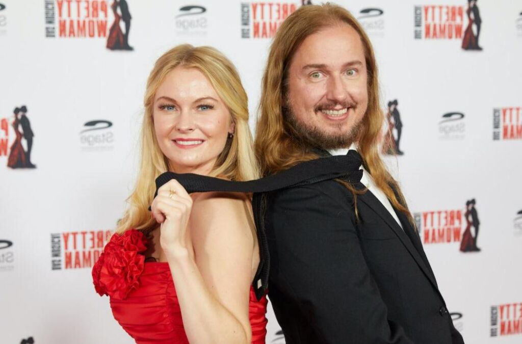 Roy Orbison Jr. Révèle qu’il a presque perdu le collier d’Elvis Presley pendant sa charte, ce qui a laissé Courtney Veale au bord des larmes Roy Orbison Jr. Révèle qu’il a presque perdu le collier d’Elvis Presley pendant sa charte, ce qui a laissé Courtney Veale au bord des larmes