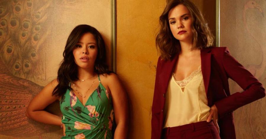 Quelle est la taille de Maia Mitchell par rapport à Cierra Ramirez ? Quelle est la taille de Maia Mitchell par rapport à Cierra Ramirez ?