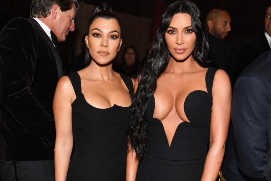 Kim Kardashian West a dit une fois que Kourtney Kardashian « me donnerait le contrôle » parce que « je lis toujours un peu in addition lentement » Kim Kardashian West a dit une fois que Kourtney Kardashian « me donnerait le contrôle » parce que « je lis toujours un peu in addition lentement »